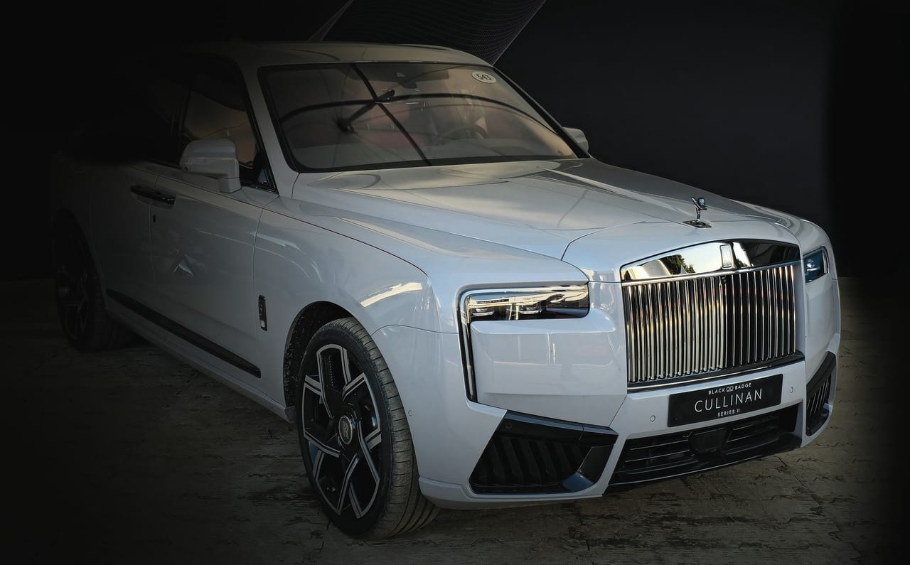 Rolls-Royce Cullinan Series II, front three-quarter view